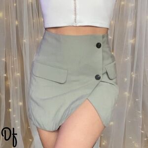 Top Shop Stylish Asymmetrical Mini Skirt with Button Detail Size 2